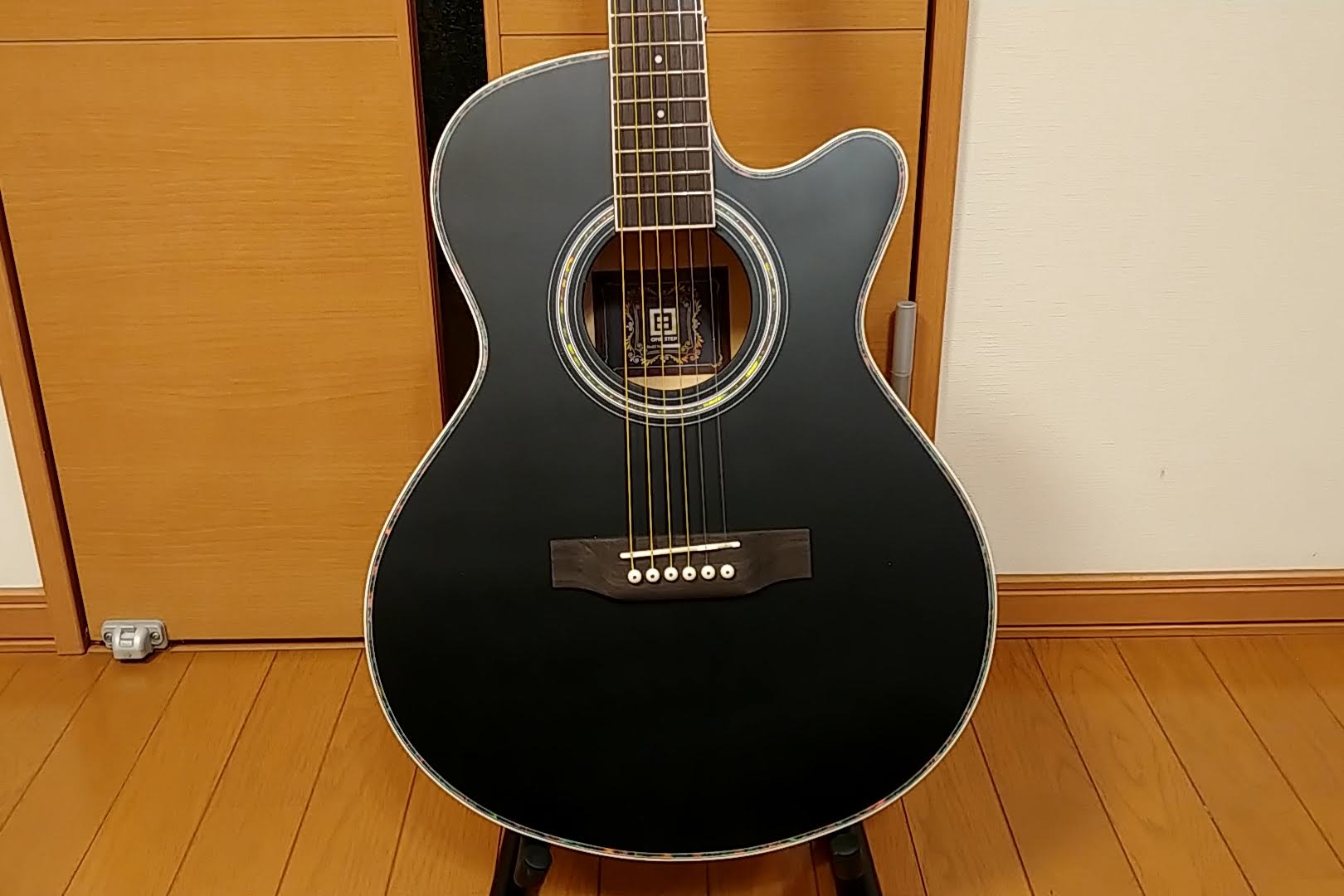 送料無料（一部地域を除く） アコースティックギター ギター アコギ カントリーギター 本体 黒 MU007